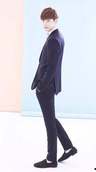 李钟硕大长腿照片,镜头下的逆天比例  第3张