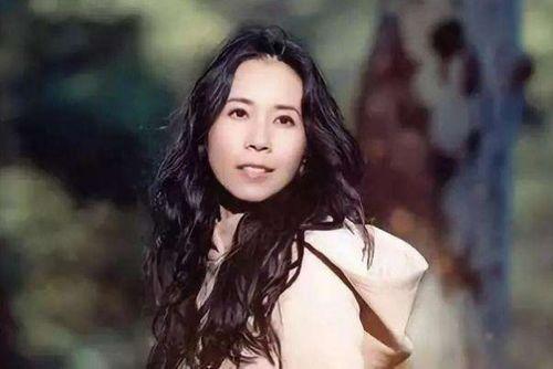 莫文蔚《爱情》资料,莫文蔚深情演绎的浪漫旋律  第2张