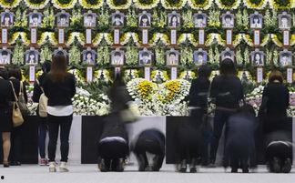 吊唁的图片,吊唁仪式的深情瞬间  第3张